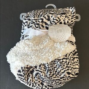 Plush Leopard Print Sherpa Throw Blanket - Black & Cream